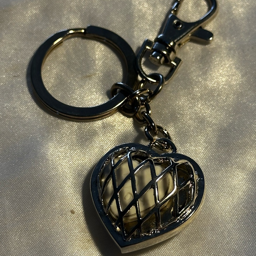 Silver toned heart Keychain with Crystals - Picture 2 of 2